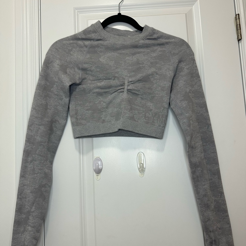 Bundle of 2 GYMSHARK Long Sleeve Crop Top Size XS-S
